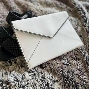 NWT DESIGNER ENVELOP CLUTCH